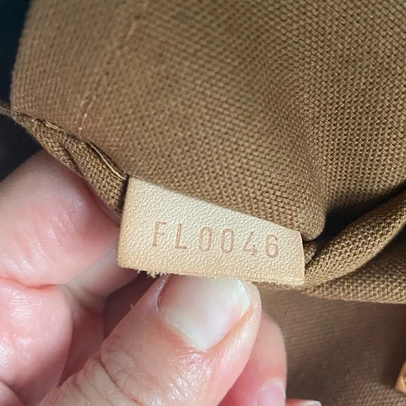 Authentic Louis Vitton 2006 Lockit handbag - Picture 7 of 8